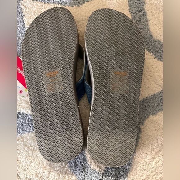 Muk Luks blue and white tie dye sandals - Picture 7 of 10